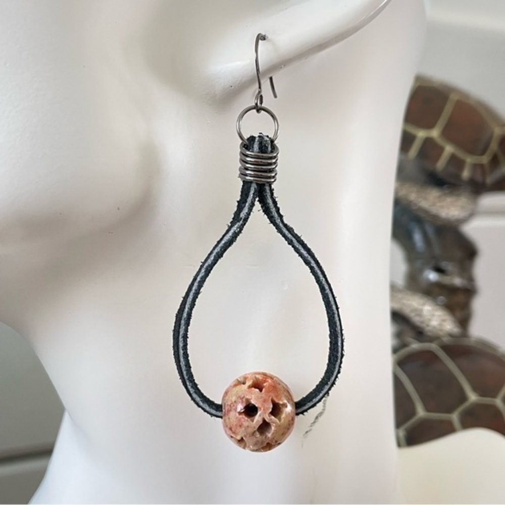 2/$29 Handmade Teardrop Hoop Earrings Leather Soapstone Black Tan Western - Picture 3 of 5